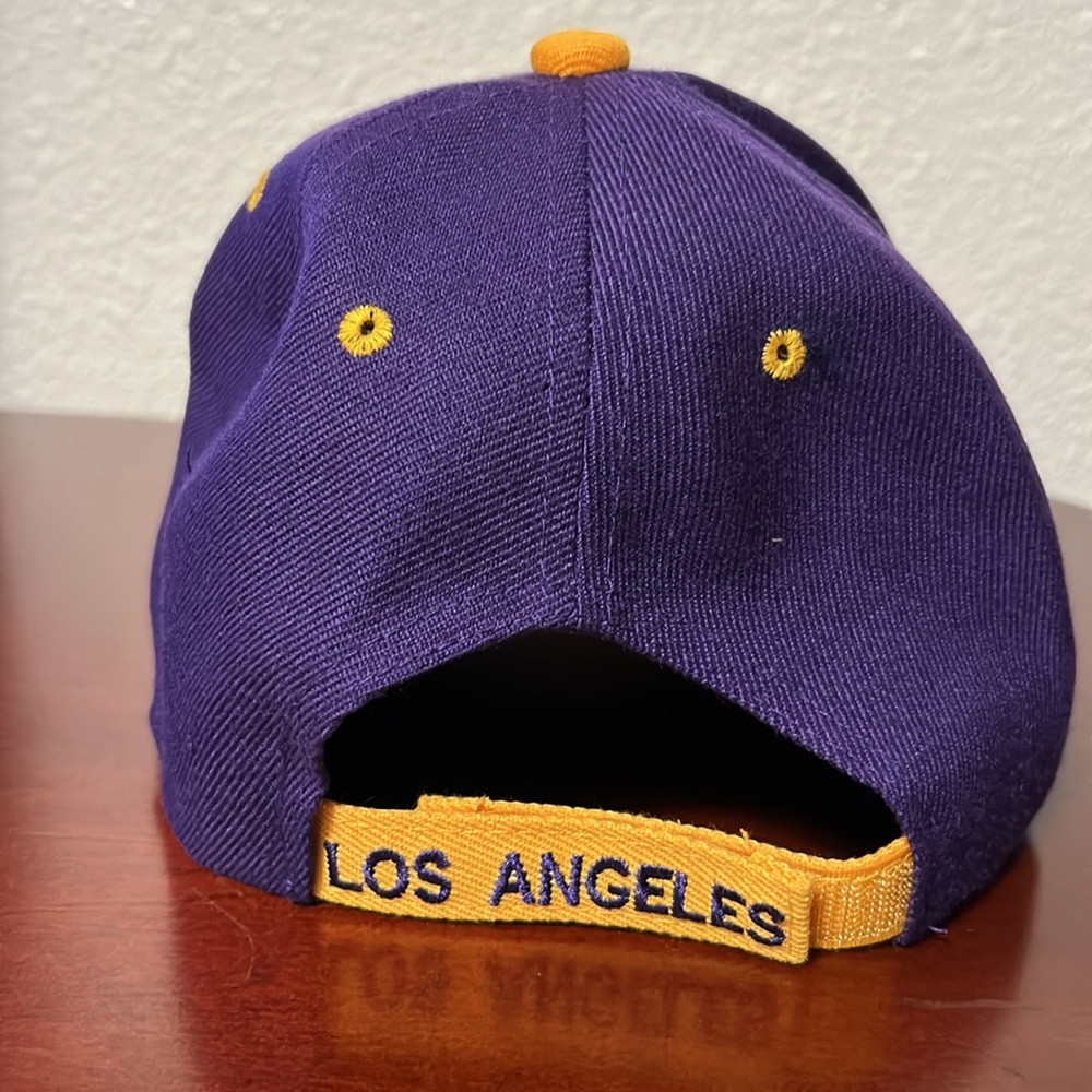 LA LAKERS AMERICAN NEEDLE PURPLE/ GOLD CAP STRAPBACK W/ LOS ANGELES ON THE BACK. - Picture 4 of 5